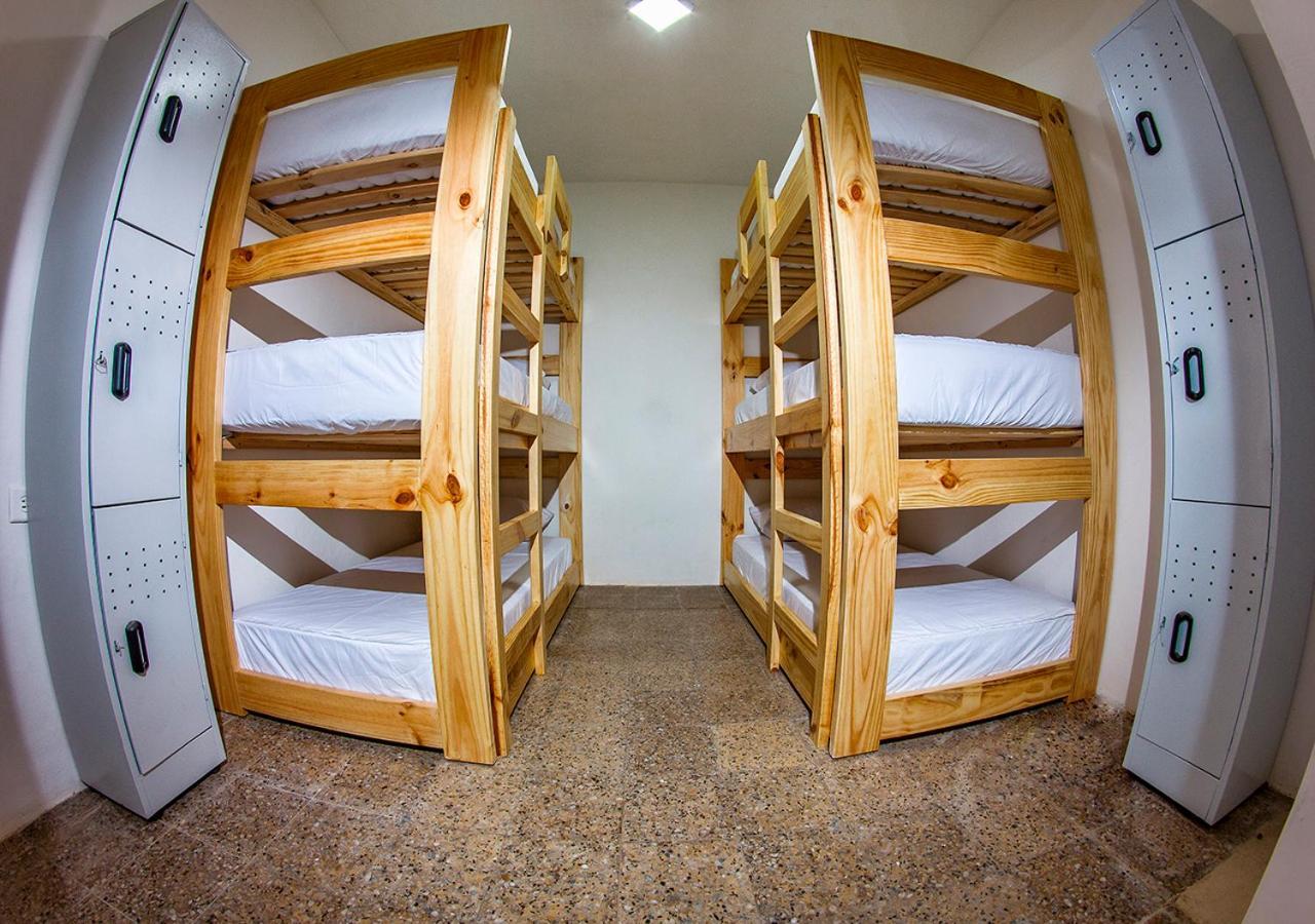 Cama Individual en dormitorio compartido de 6 camas