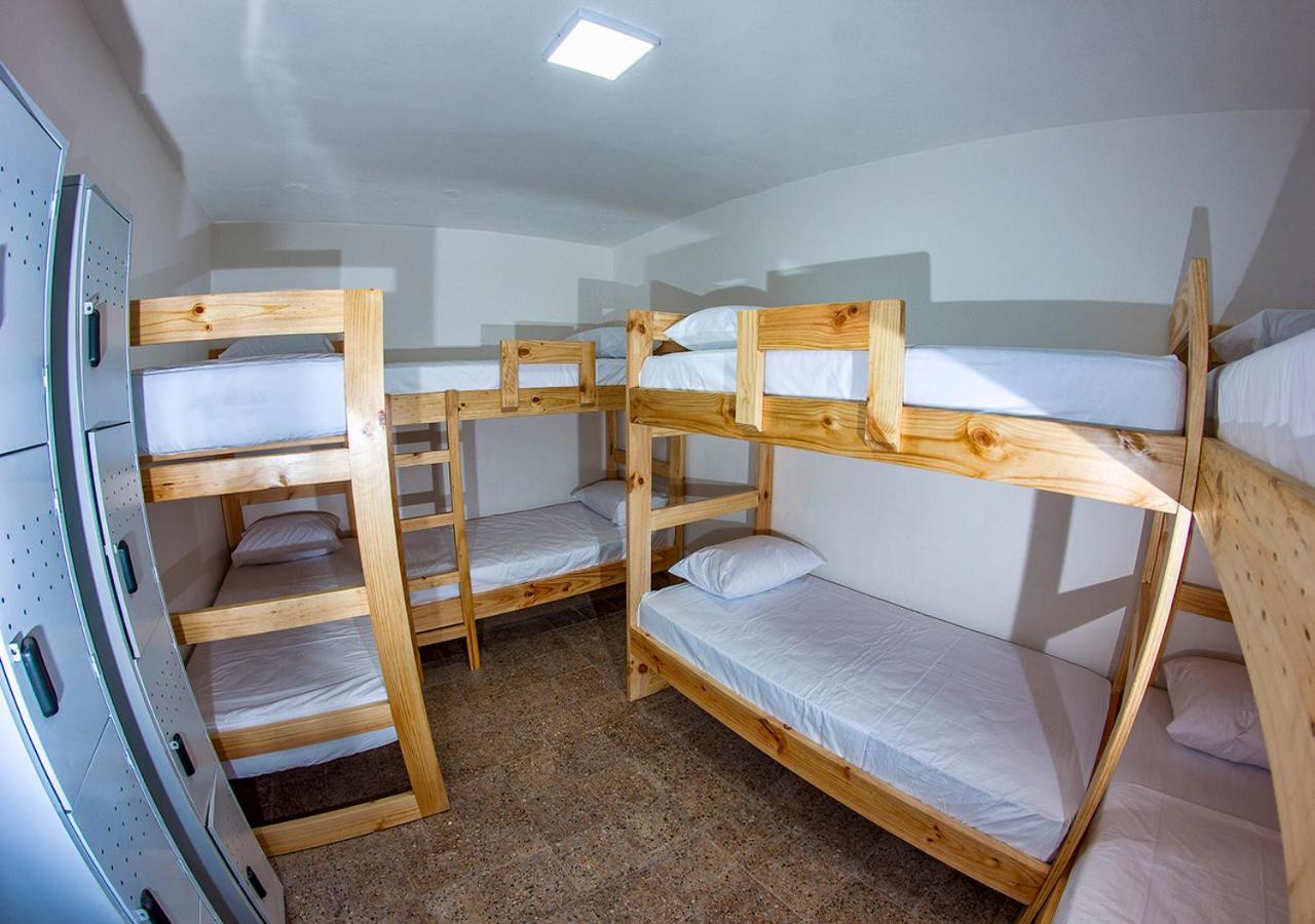Cama en habitación compartida de 8 camas